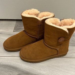 Woman’s Bailey button BRAND NEW!!